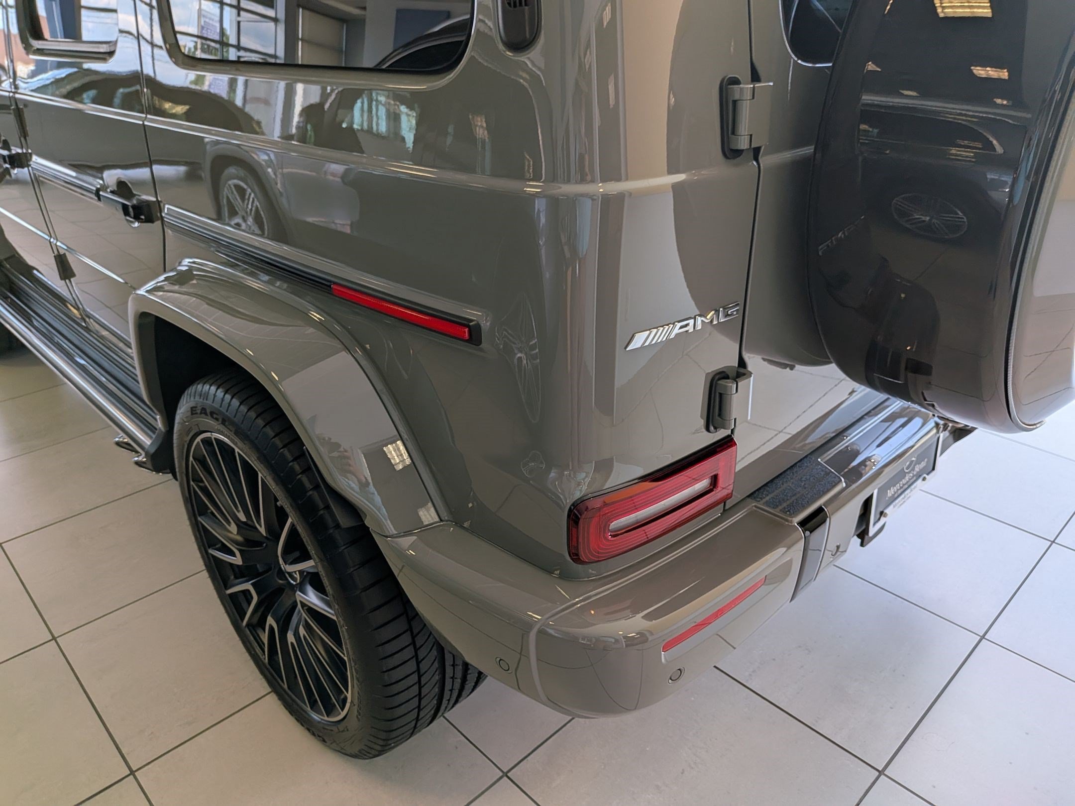 New 2027 MANUFAKTUR Arabian Grey Non- Metallic Mercedes-Benz AMG® G 63 SUV image 56