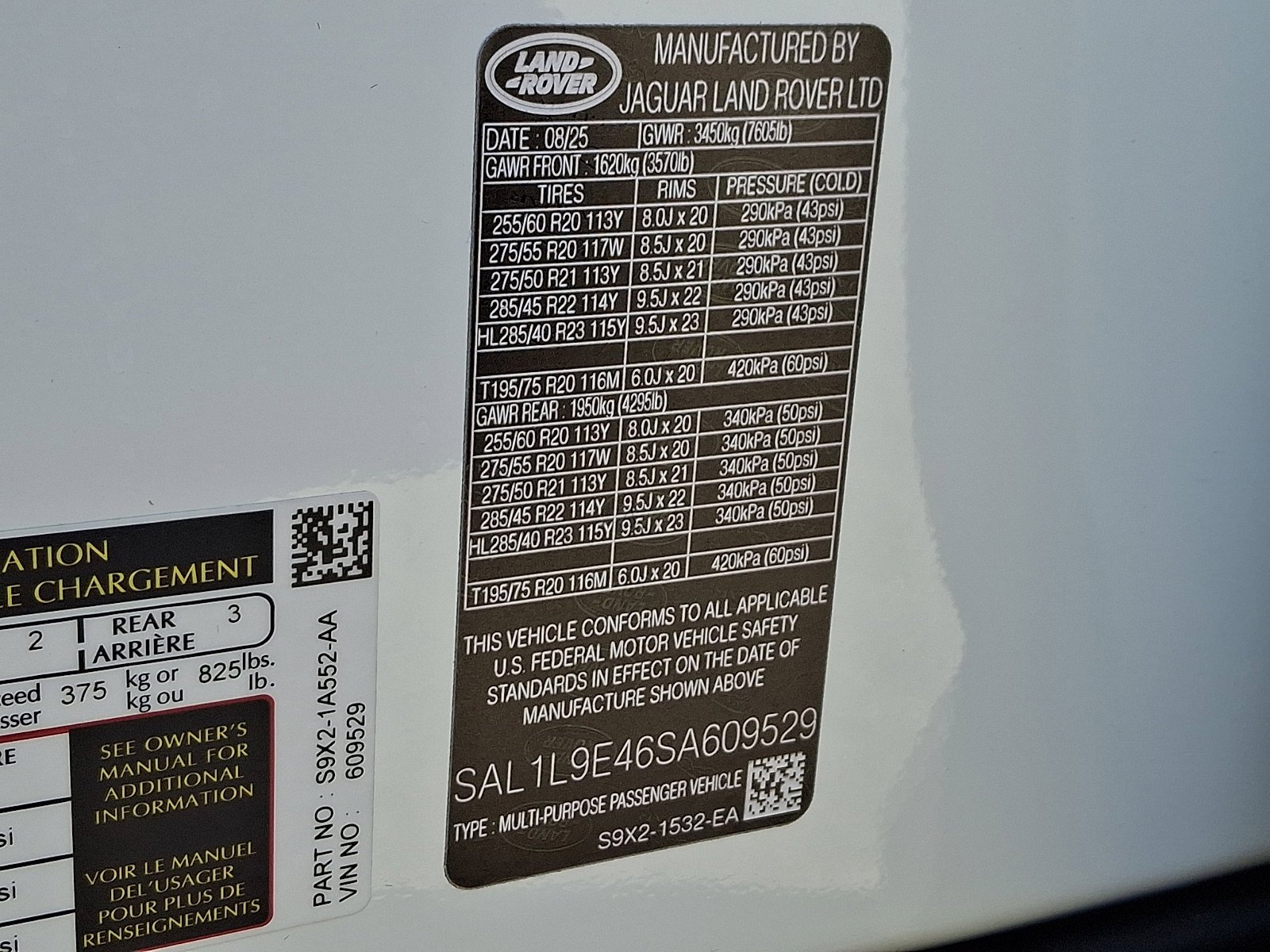 New 2025 Fuji White Land Rover Dynamic SE image 14