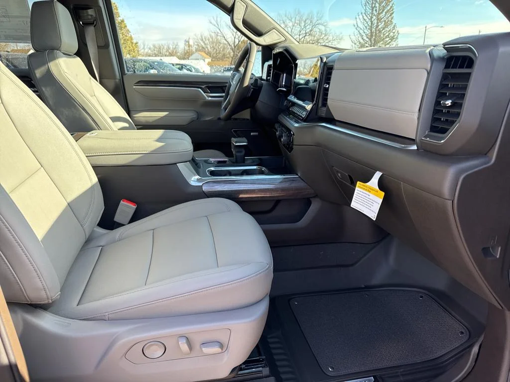 2025 Chevrolet Silverado 1500 LTZ - Photo 17