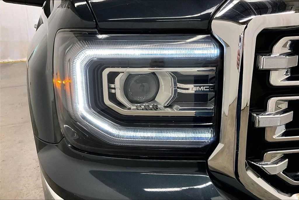 Used 2018 Gray GMC SLT image 31