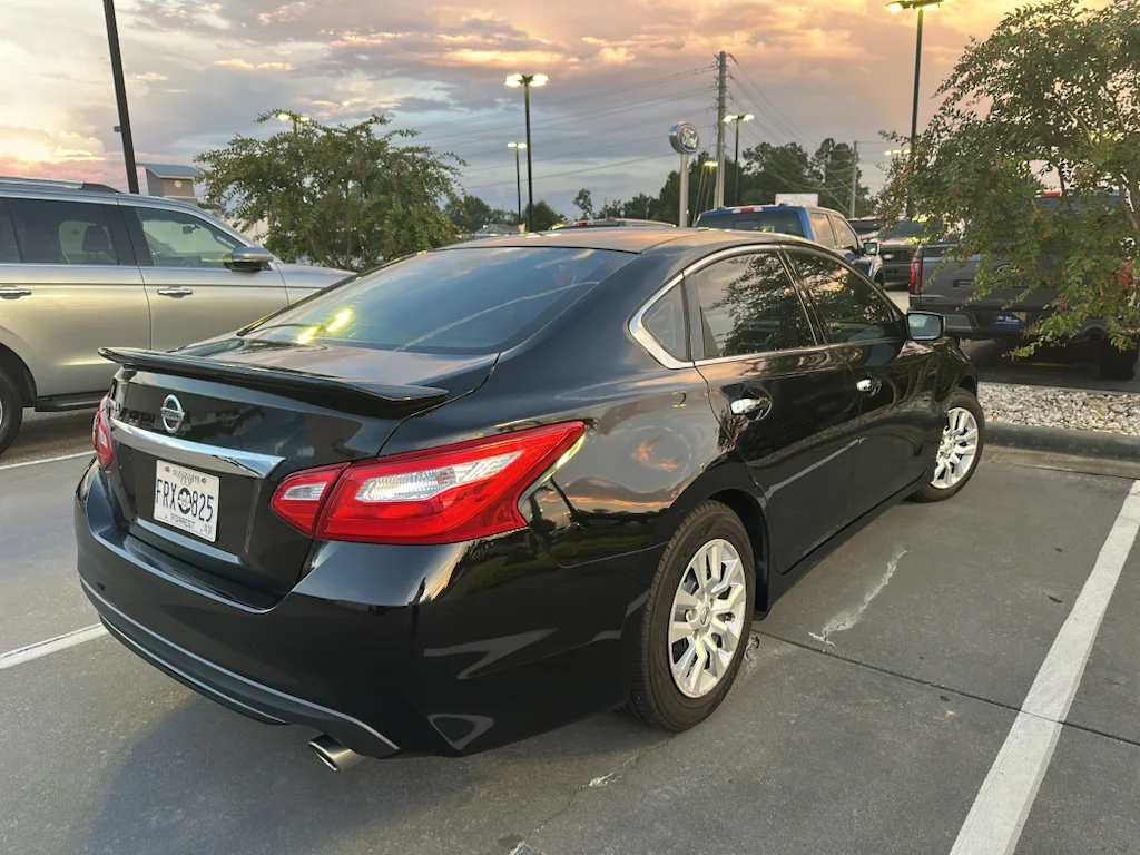 Used 2017 Super Black Nissan 2.5 S image 4