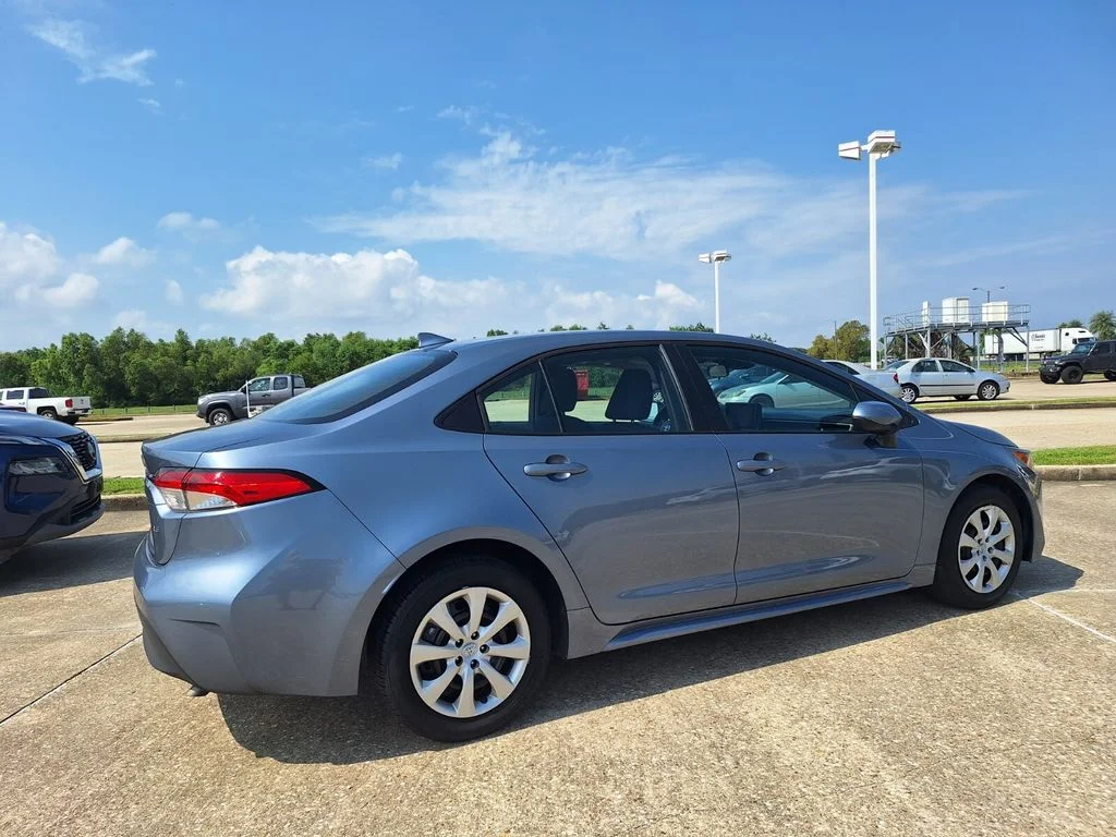Used 2025  Toyota LE image 5