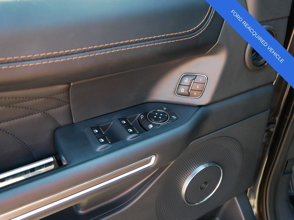 Used 2023  Ford Platinum image 17
