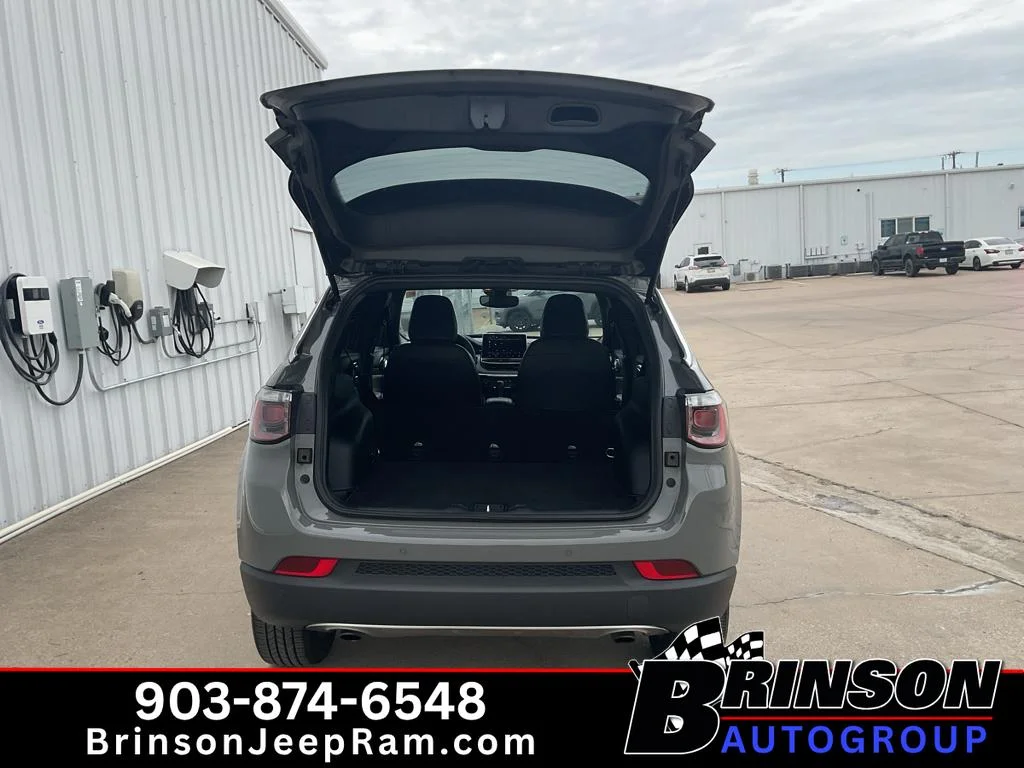 Used 2023 Grey Jeep Limited image 11