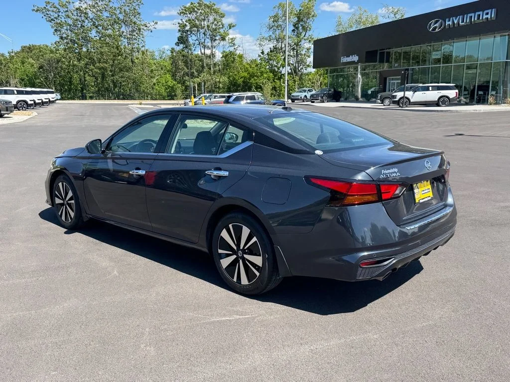 Used 2021 Blue Nissan 2.5 SL image 4