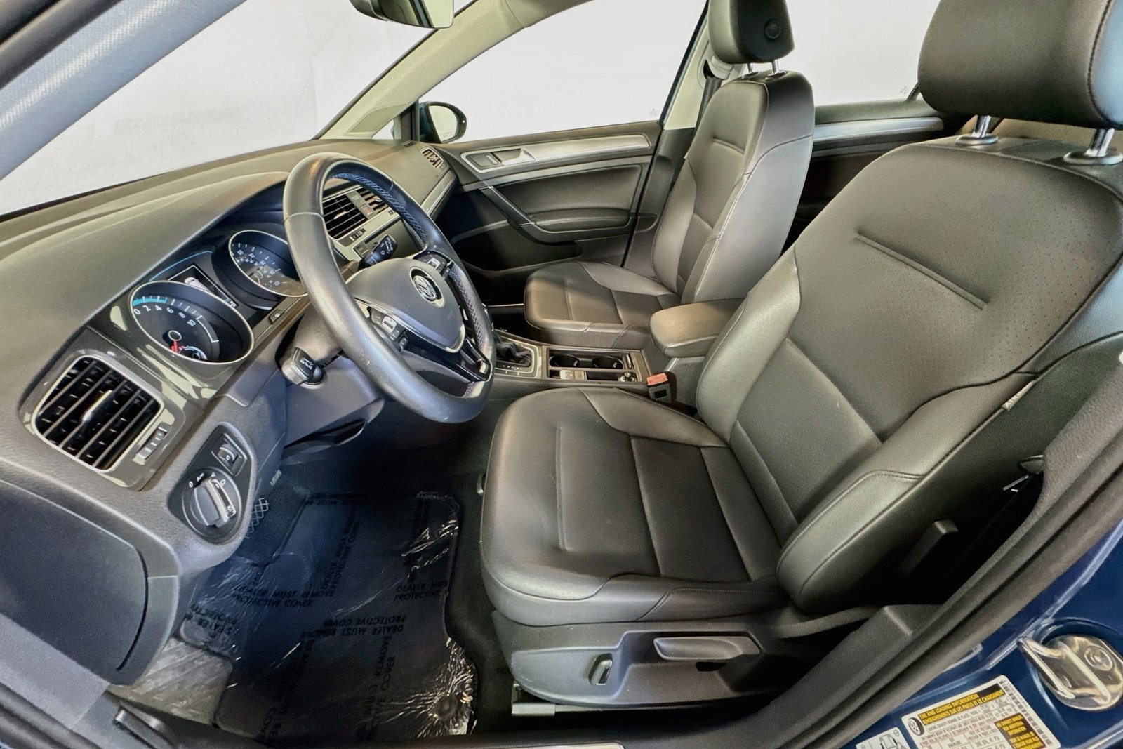 Used 2016 Pacific Blue Volkswagen SEL Premium image 19