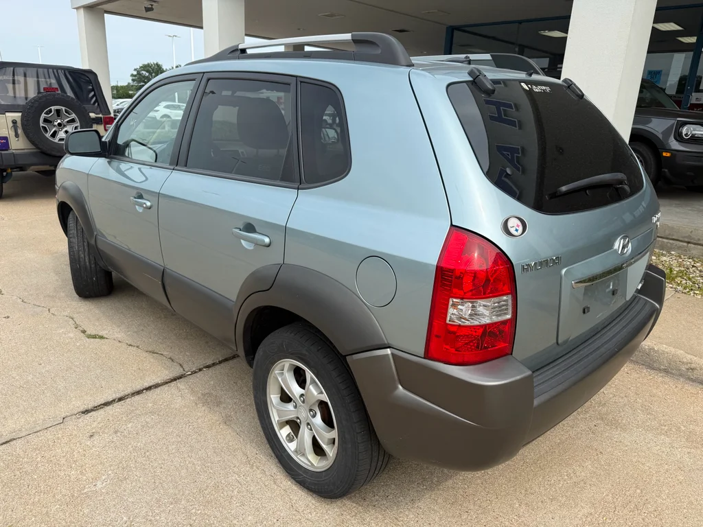 Used 2009 Desert Sage Metallic Hyundai SE image 10