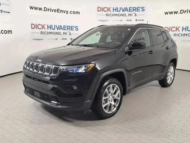 2024 Jeep Compass Latitude Lux 4X4's photo