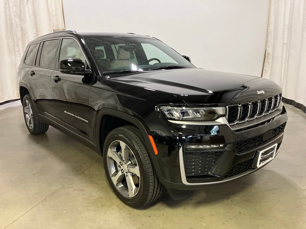 New 2026 Diamond Black Crystal Pearl-Coat Exterior Paint Jeep Limited image 1