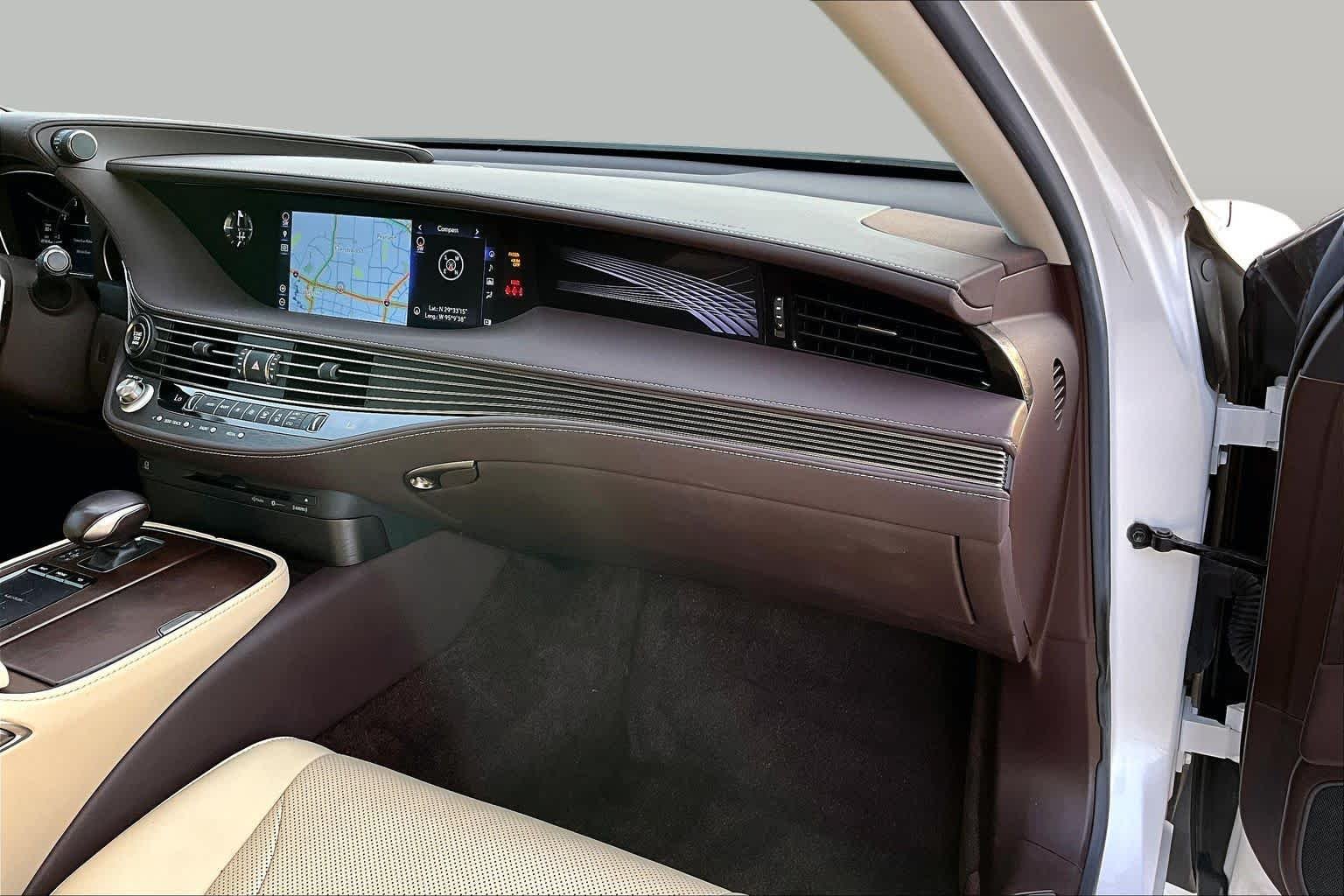 Used 2020 Eminent White Pearl Lexus  image 18