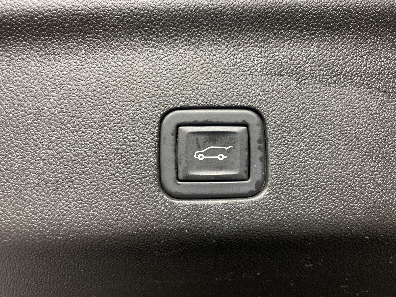 Used 2023 Summit White Chevrolet Z71 image 28