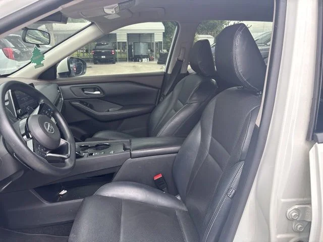 Used 2021 White Nissan SV image 9
