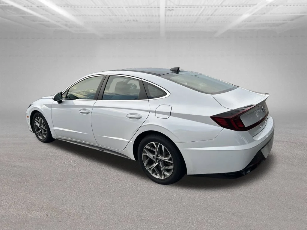 Used 2021 Gray Hyundai SEL image 3