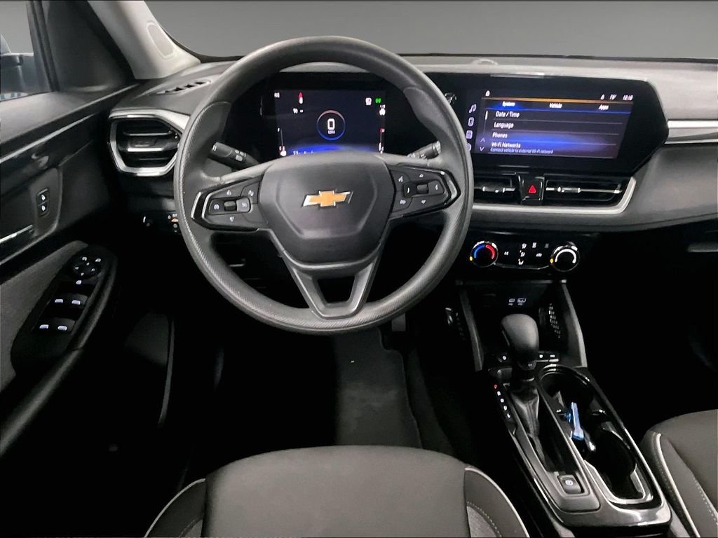 Used 2025 Sterling Gray Metallic Chevrolet LT image 17