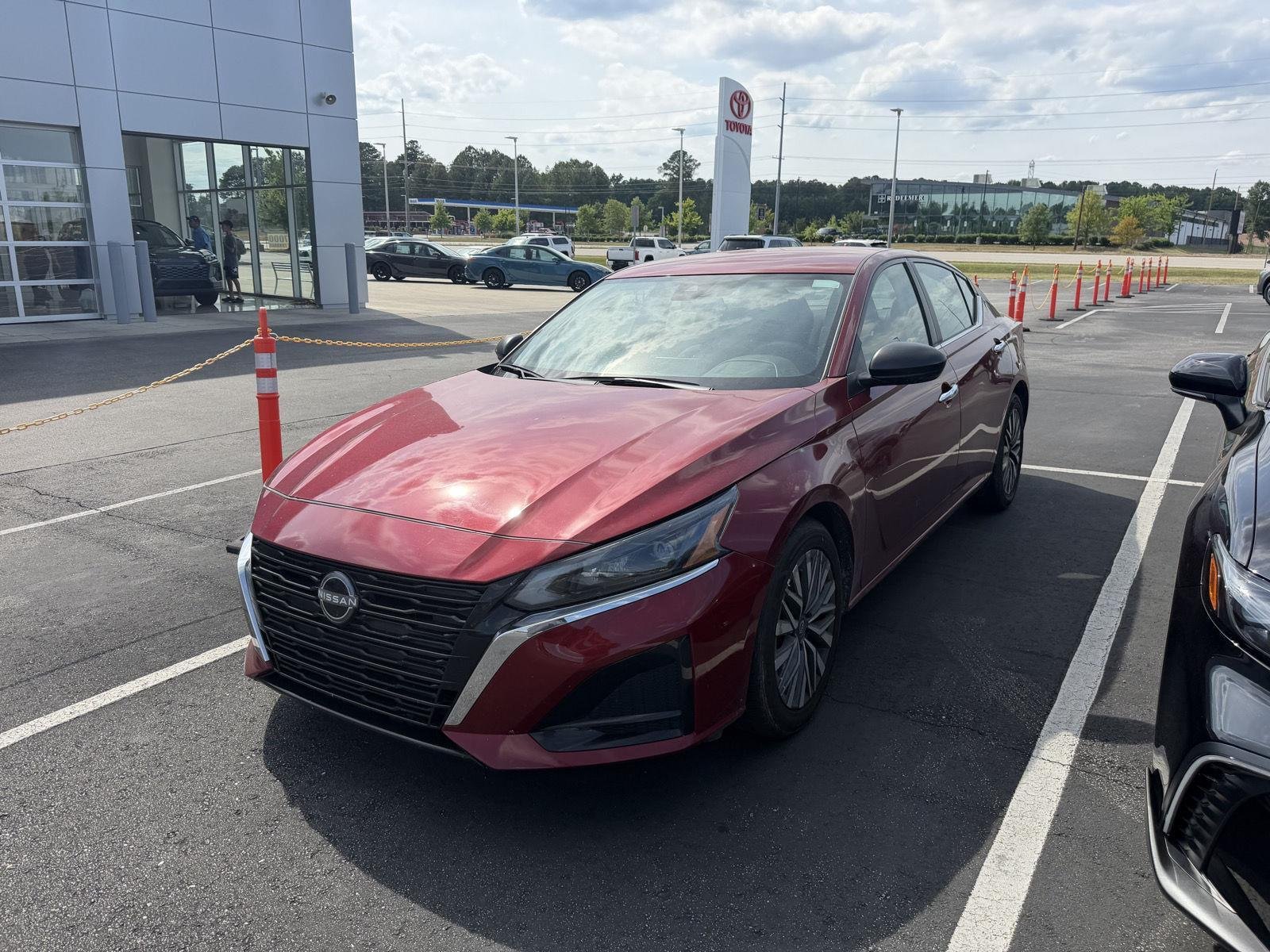 Used 2025 Scarlet Ember Nissan SV image 3