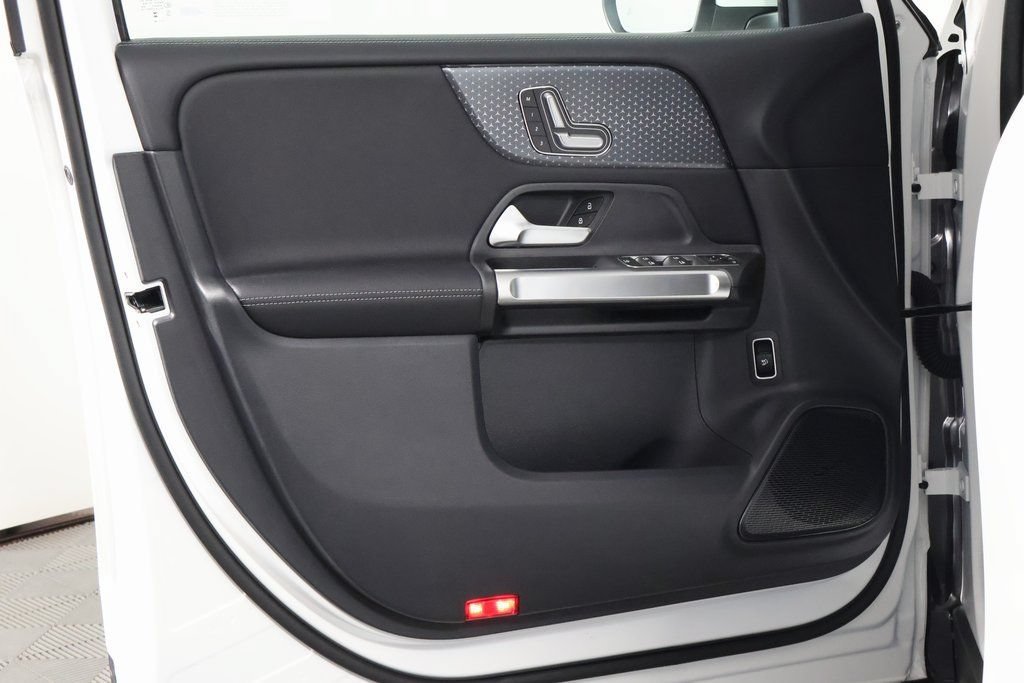 New 2026 Polar White Mercedes-Benz GLB 250 image 17