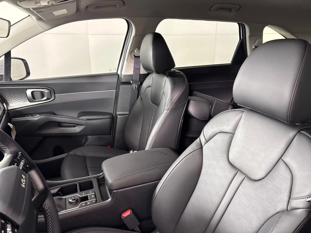 New 2026 White Kia S image 27
