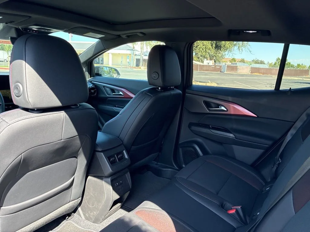 2025 Chevrolet Equinox EV RS - Photo 17