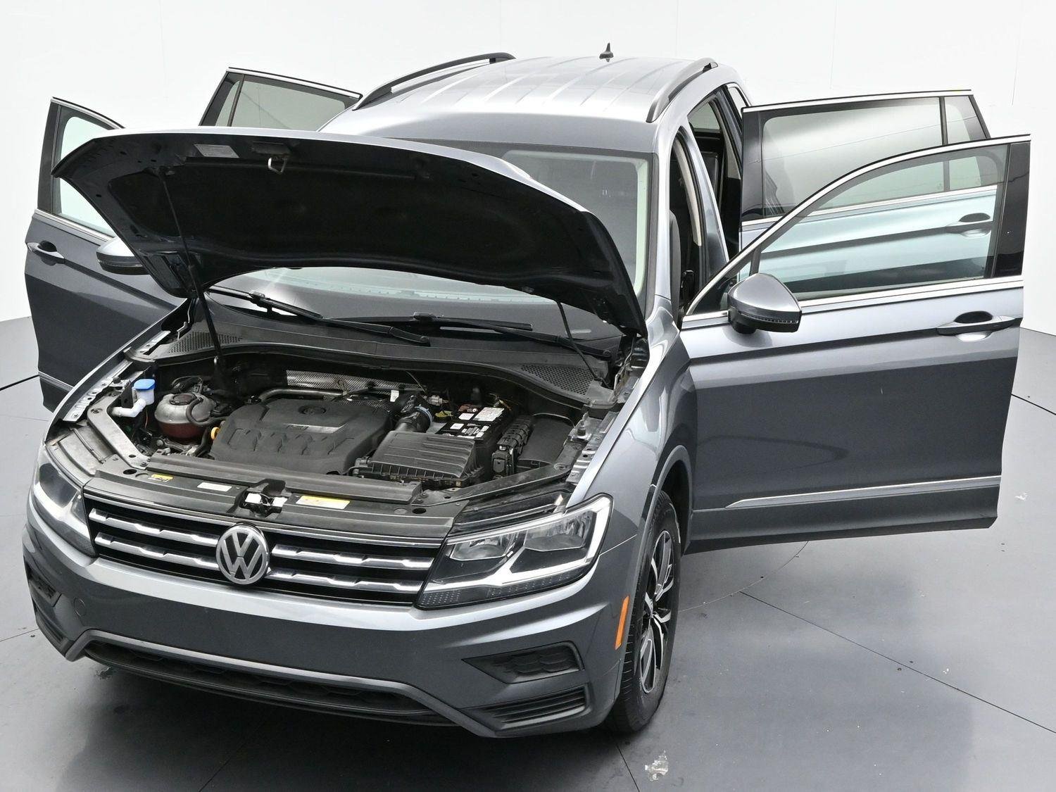 Used 2021 Platinum Gray Metallic Volkswagen SE image 37