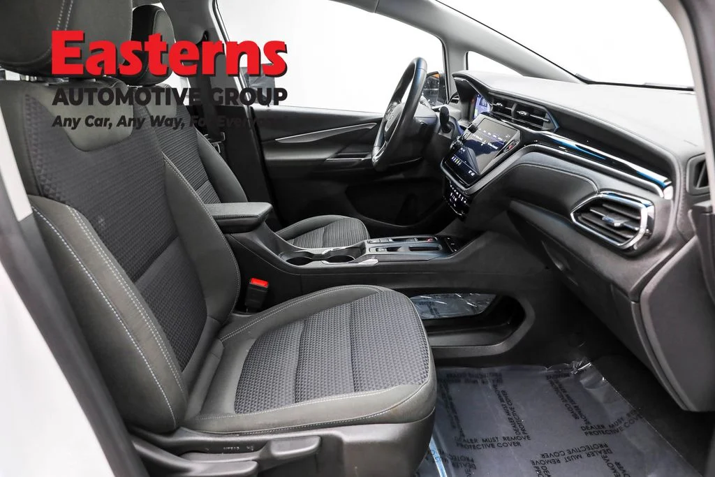Used 2023 White Chevrolet 1LT image 24