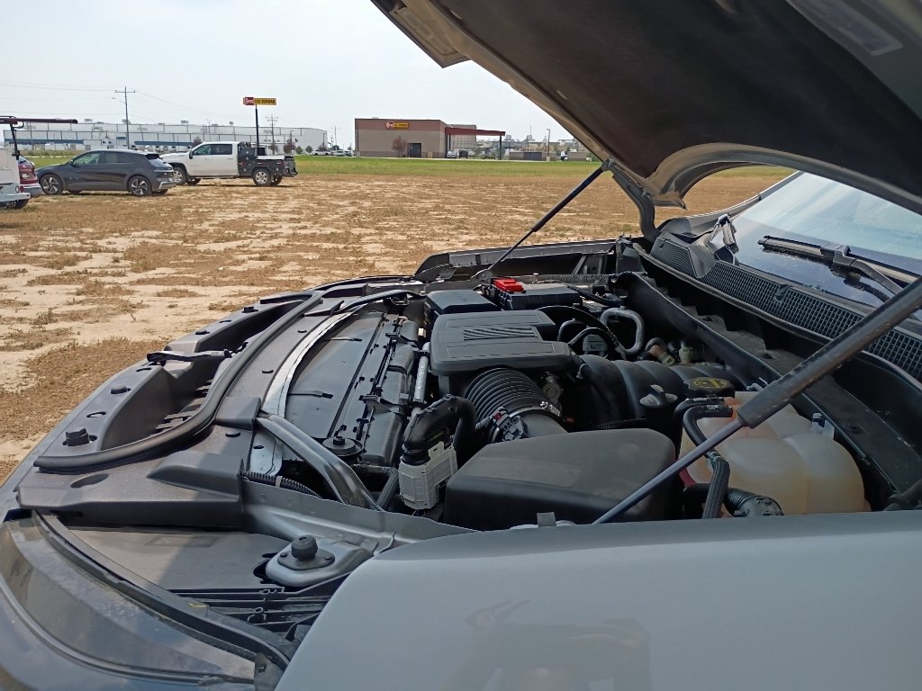 Used 2025 Gray Chevrolet Z71 image 40