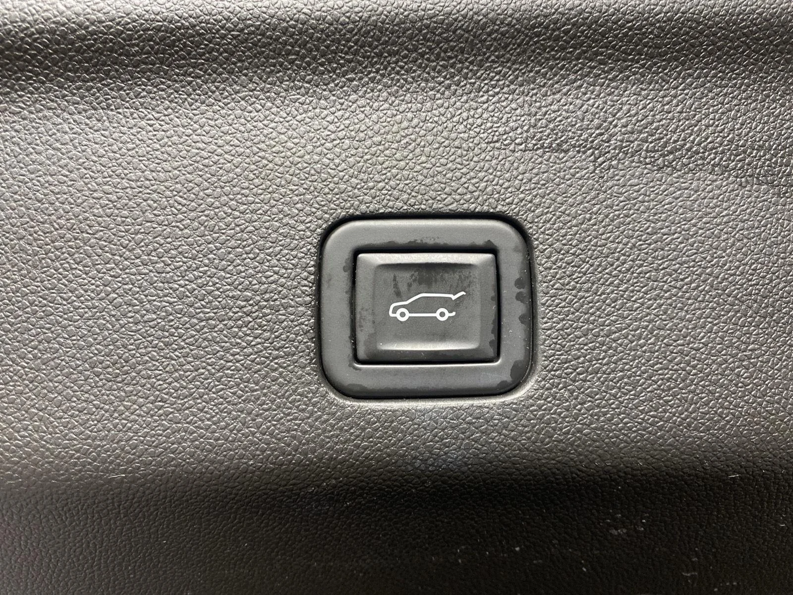 Used 2023 Summit White Chevrolet Z71 image 28