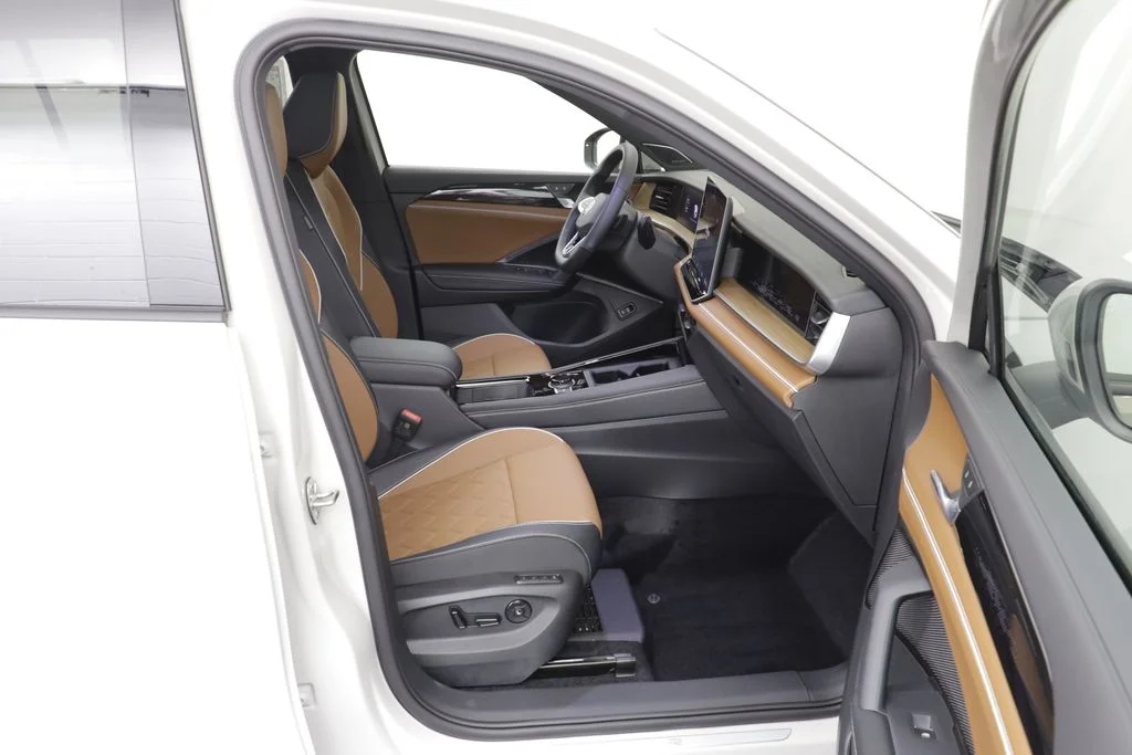 New 2026 Sandstone Volkswagen SEL R-Line Turbo image 22