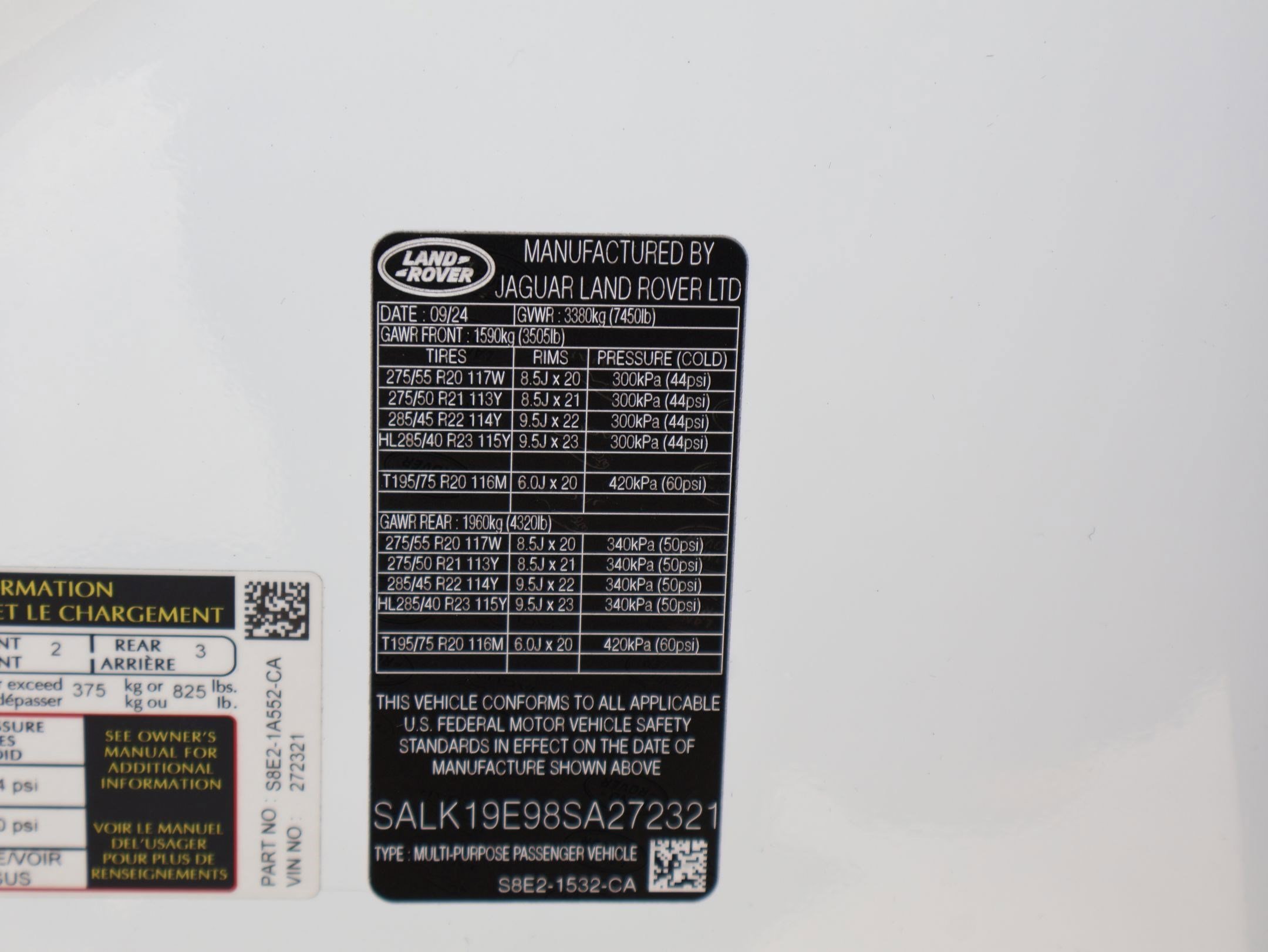 Certified Used 2025 Fuji White Land Rover Autobiography image 32