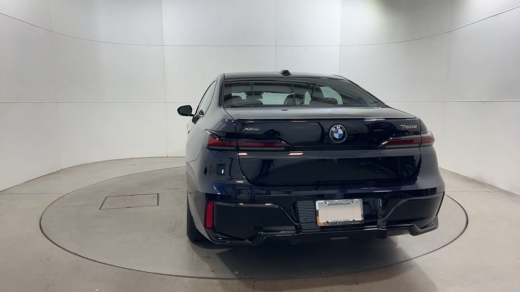 2026 BMW 7 Series 750e - Photo 7