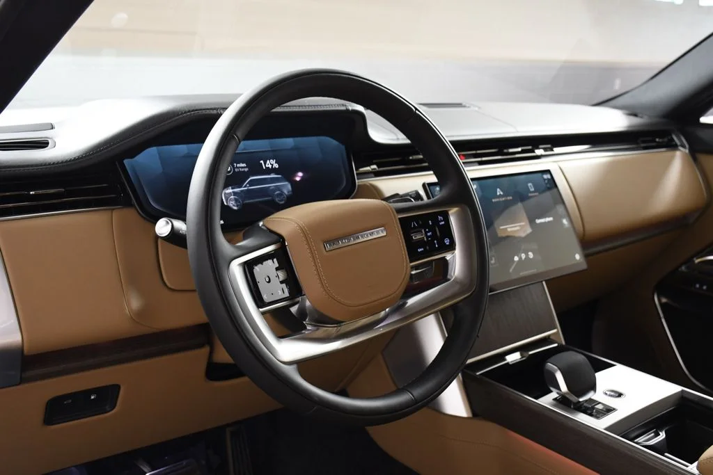 New 2026 Ostuni Pearl Wh Land Rover SE image 13