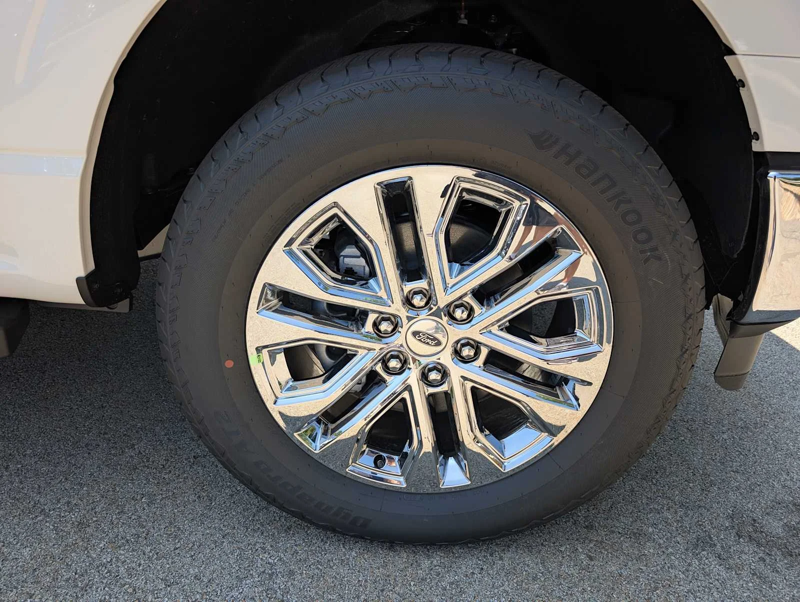 New 2026 Star White Metallic Tri-Coat Ford Lariat® image 3