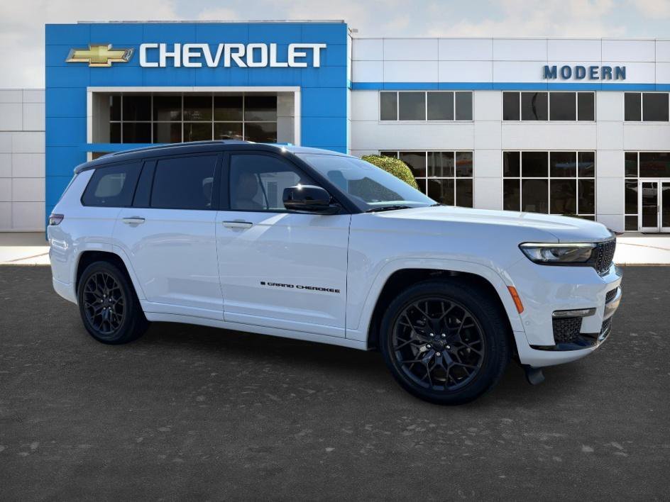 Used 2023 Bright White Clearcoat Jeep Summit image 6