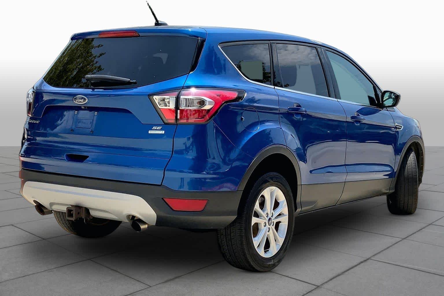 Used 2017 Lightning Blue Metallic Ford SE image 13