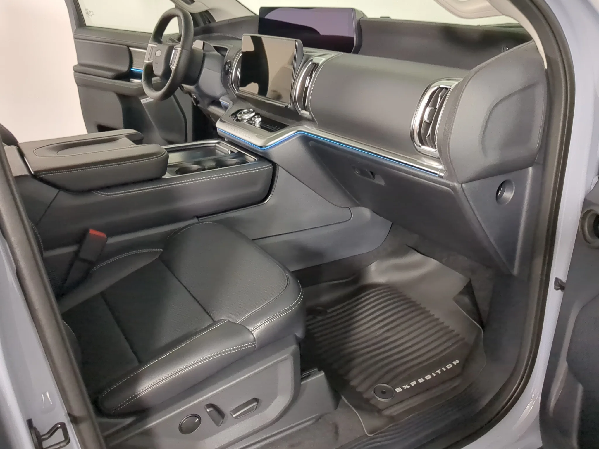 New 2027 Glacier Gray Metallic Tri-Coat Ford MAX Platinum image 22