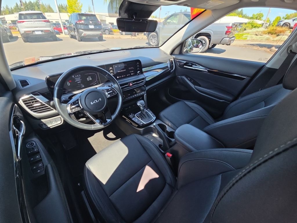 Used 2024 Black Kia S image 17