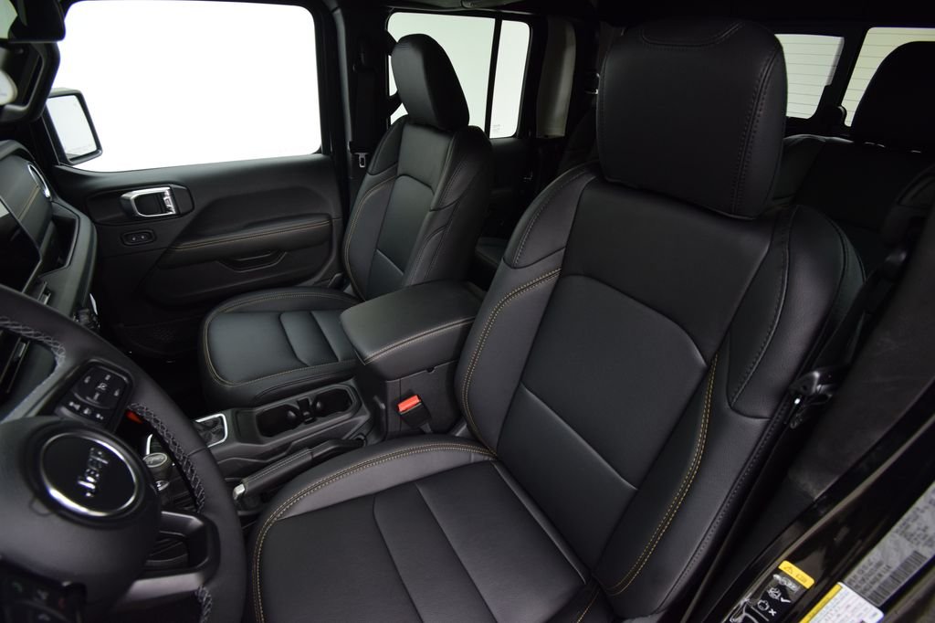 New 2026 Black Clear-Coat Exterior Paint Jeep Sahara image 34