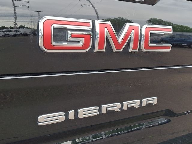 Used 2022 Black GMC AT4 image 33