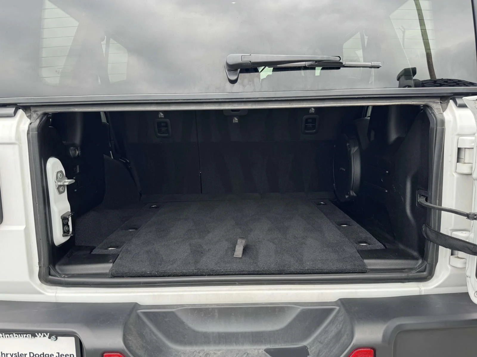 Used 2020 Bright White Clearcoat Jeep Rubicon image 21