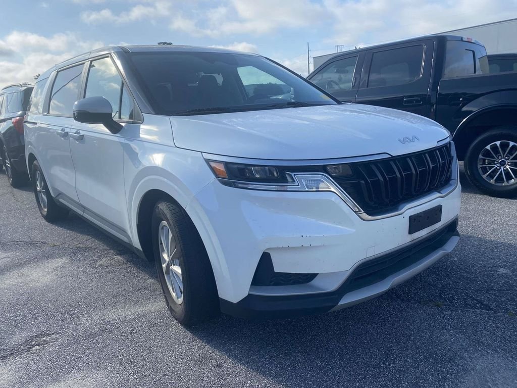 Used 2024 Snow White Pearl Kia LX image 1
