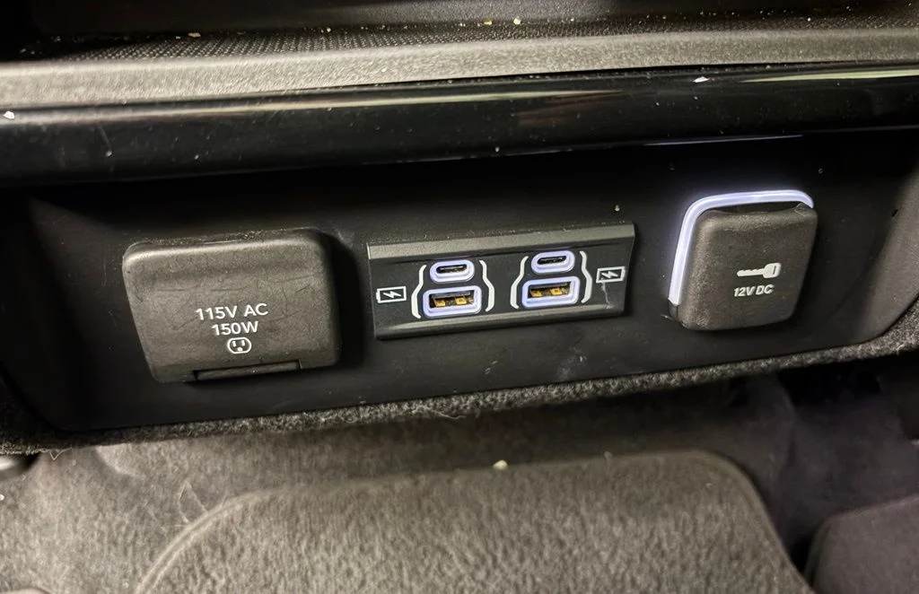 Used 2023 White Jeep Base image 33