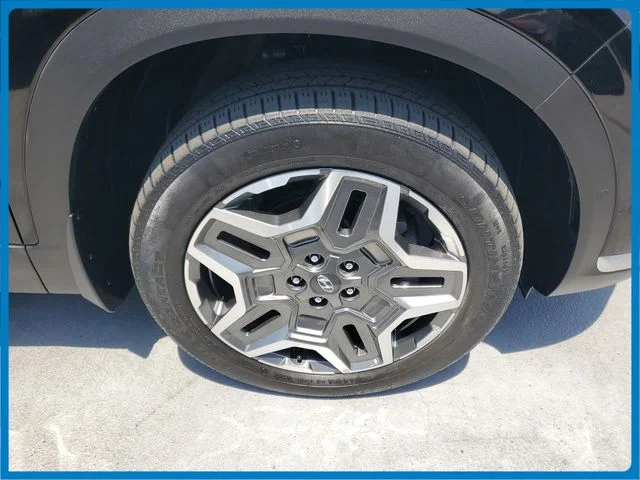 Used 2023 Black Hyundai Limited image 6