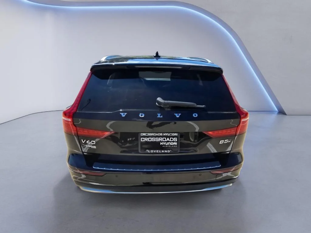 Used 2025 Onyx Black Metallic Volvo Plus image 5