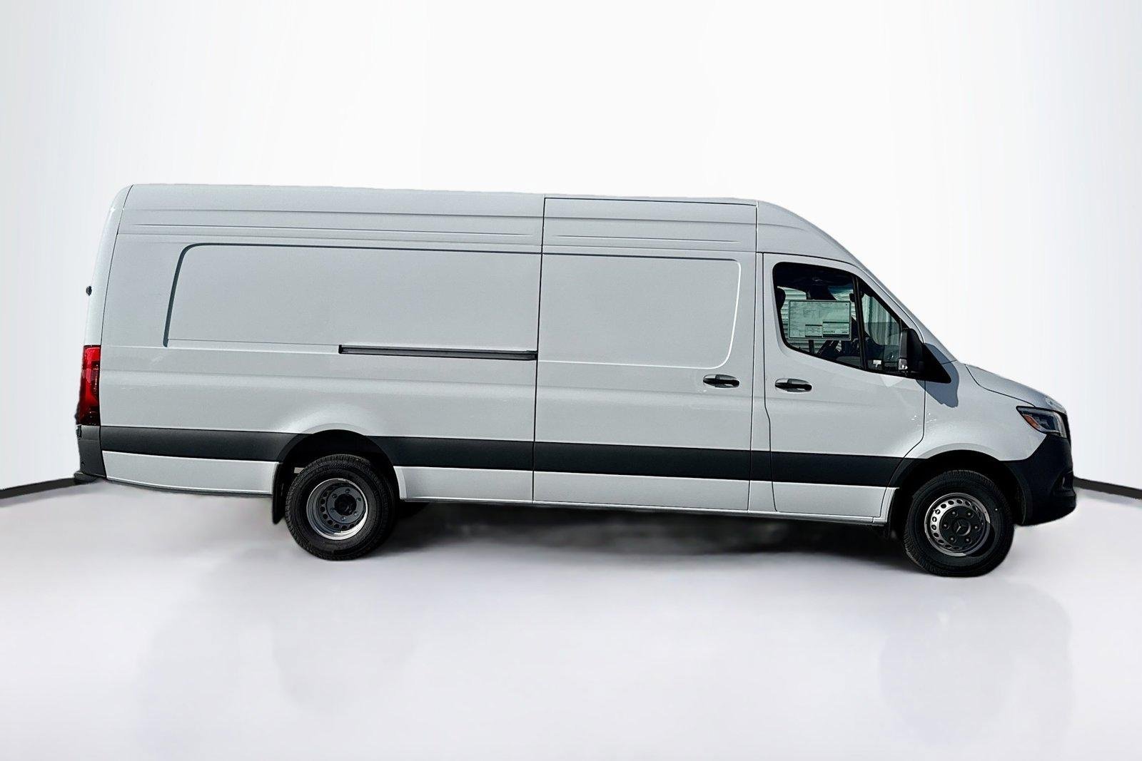 New 2026 Arctic White Mercedes-Benz  image 4