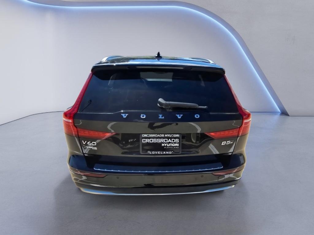 Used 2025 Onyx Black Metallic Volvo Plus image 4