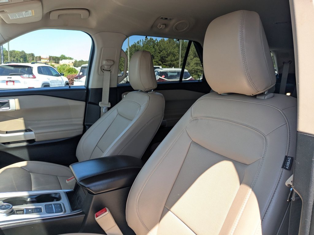 Used 2023  Ford Limited image 14