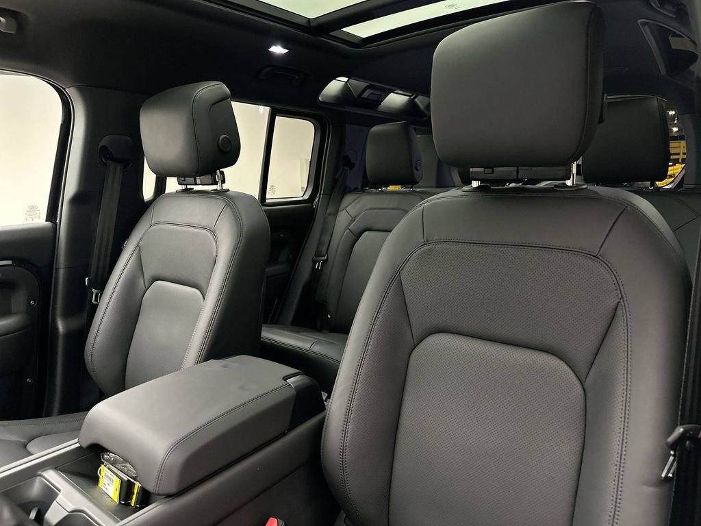 New 2026 Santorini Black Land Rover X-Dynamic SE image 10