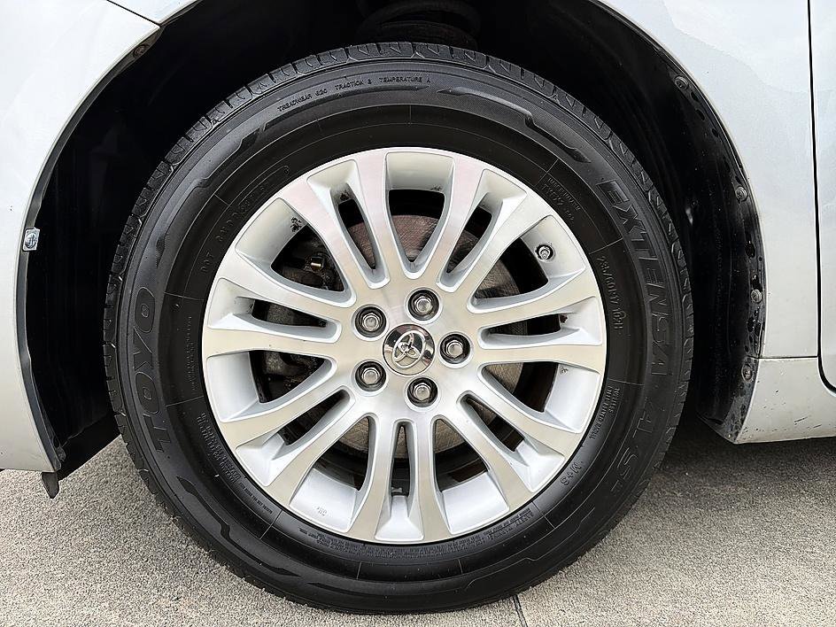 Used 2013 Silver Sky Metallic Toyota XLE image 8