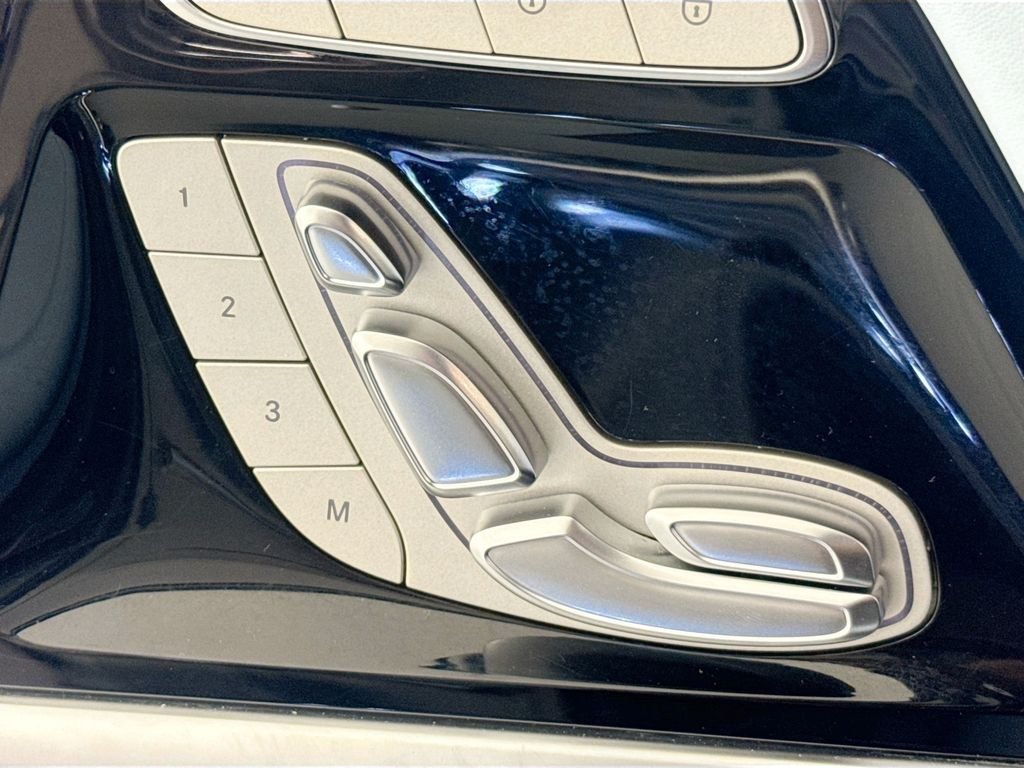 Used 2022 Black Mercedes-Benz G 550 image 21