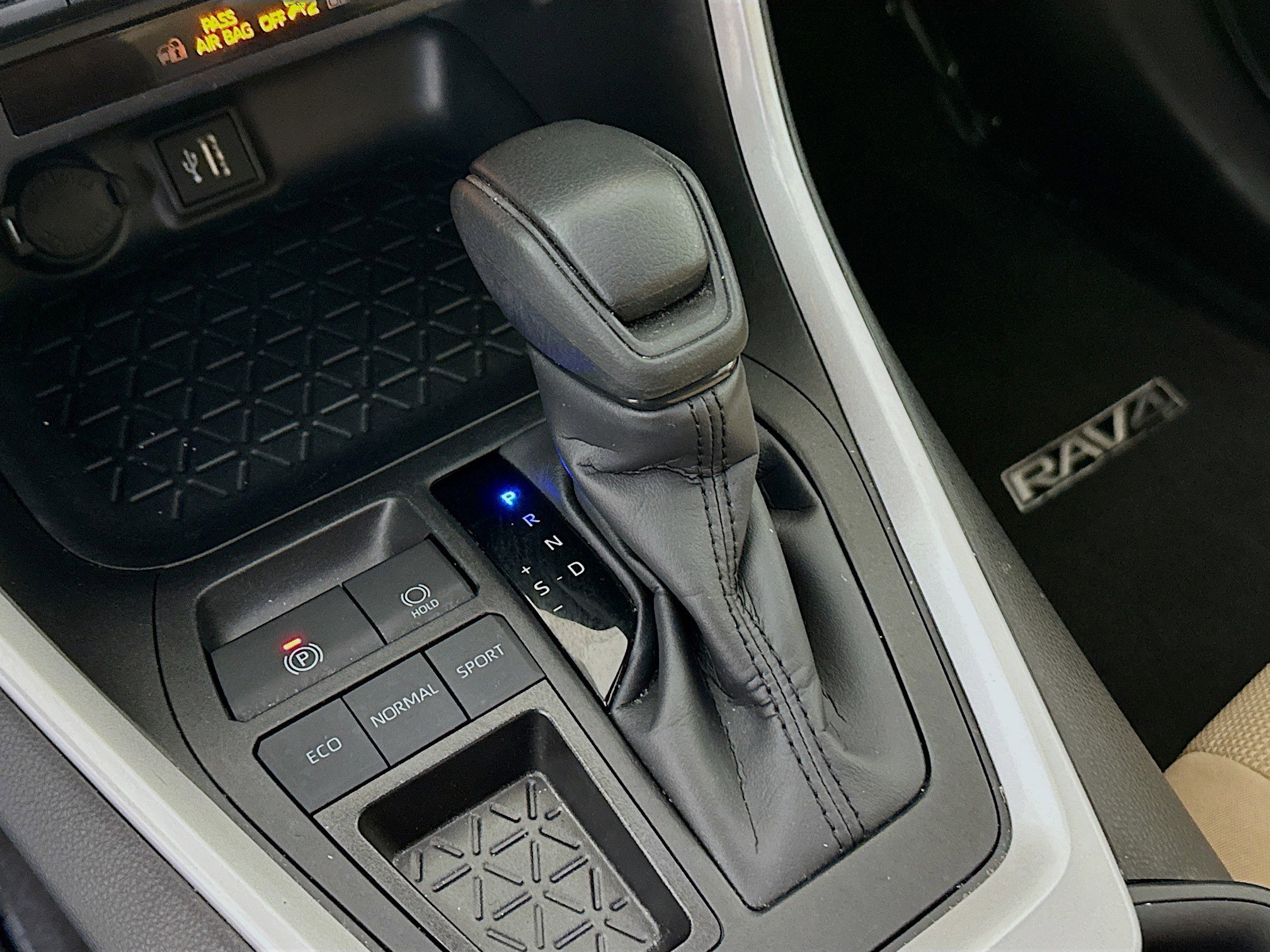 Used 2025 Ice Toyota LE image 20
