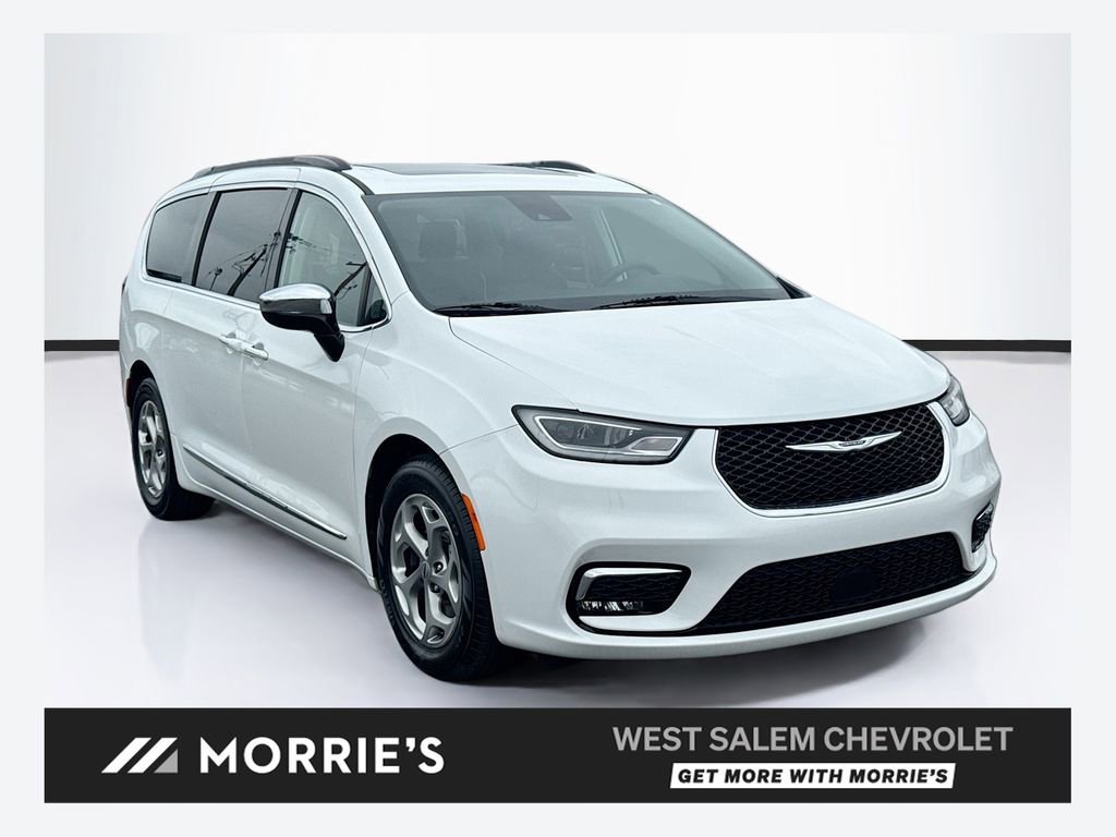 2023 Chrysler Pacifica Limited's photo